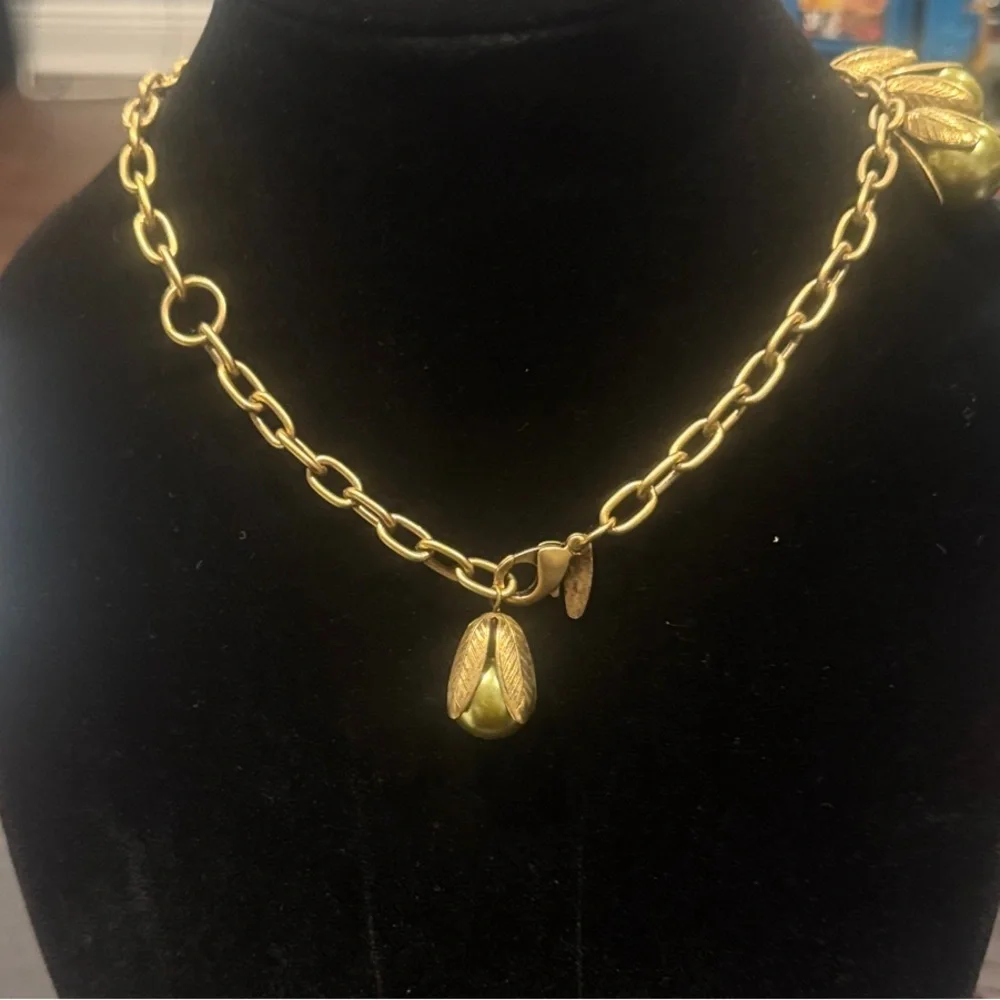Vintage Gold Tone Leaf & Olive Green Teardrop Statement Necklace